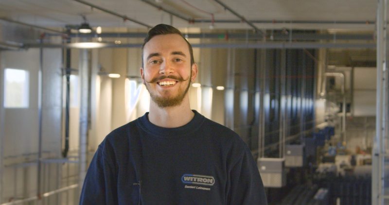Picture of a WITRON employee.